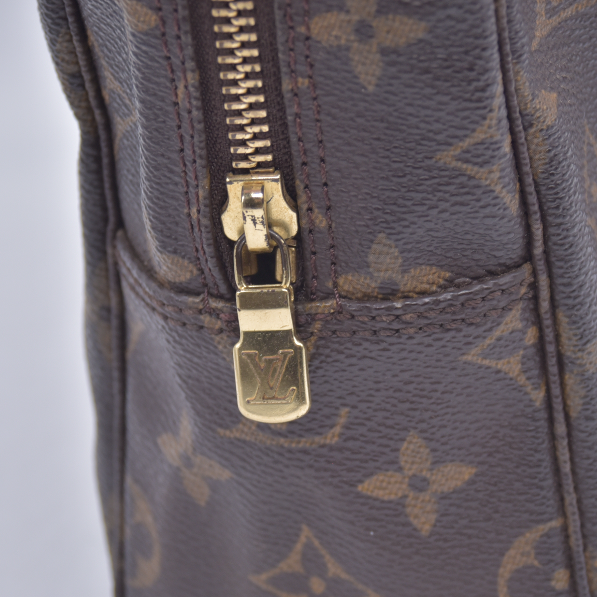 $600 1987 Louis Vuitton Cosmetic Pouch Trousse Toilette 28 873TH
