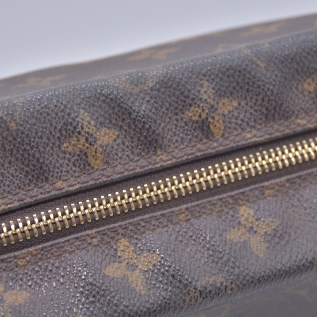 $600 1987 Louis Vuitton Cosmetic Pouch Trousse Toilette 28 873TH