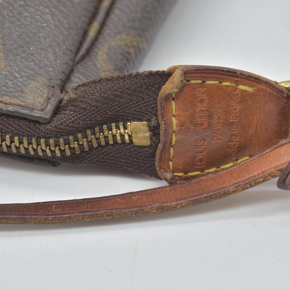 $1290 2001 Louis Vuitton Monogram Pochette Accessories Pouch Bag VI0031