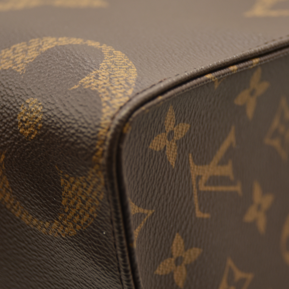 Louis Vuitton Reverse Monogram Giant Onthego MM