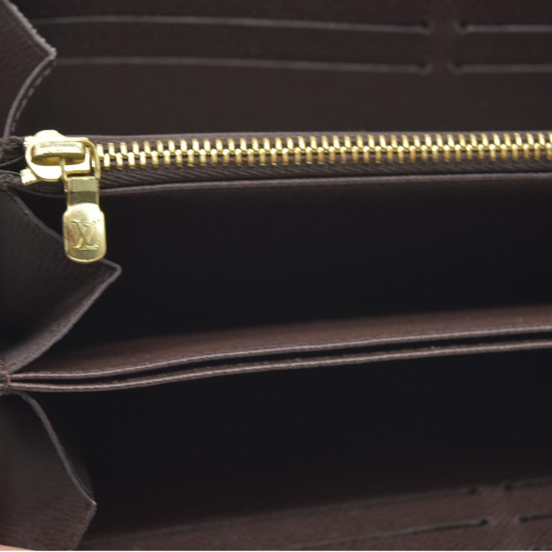 $915 2021 Louis Vuitton  Damier Ebene Zippy Wallet MI0231