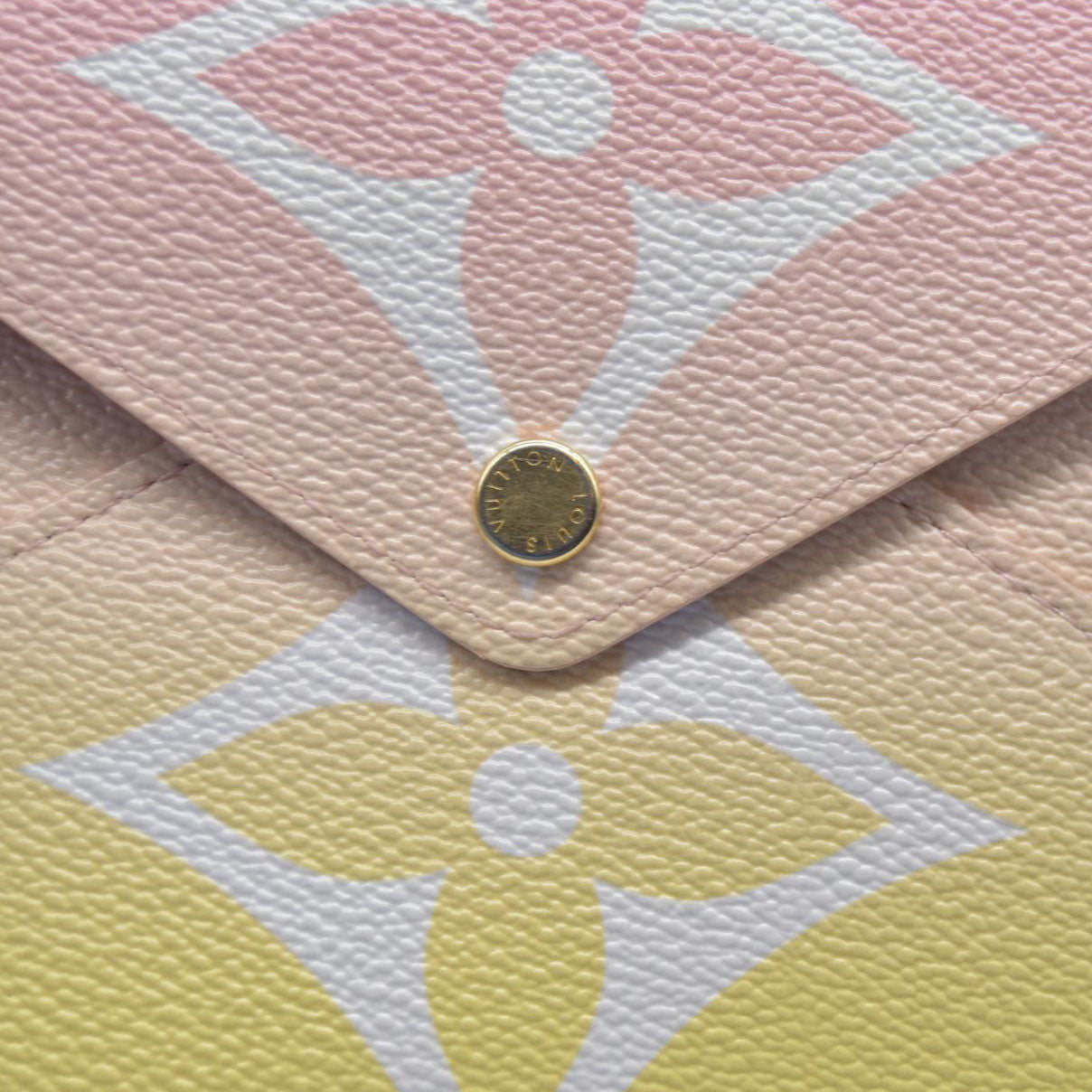 AUCTION $1020 Louis Vuitton  Monogram Giant By The Pool Large Kirigami Pochette Pink