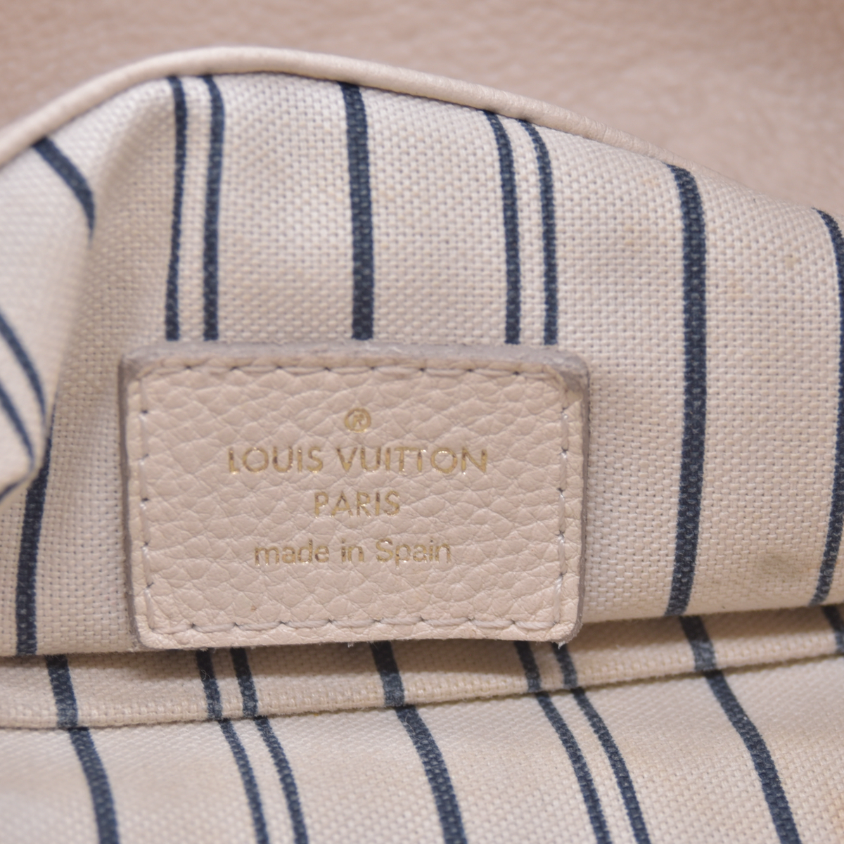$3800 2011 Louis Vuitton Empreinte Artsy MM Neige CA0171 10020844
