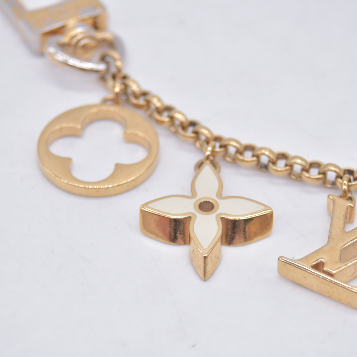 $675 2014 Louis Vuitton  Fleur De Monogram Bag Charm & Key Holder 10020843