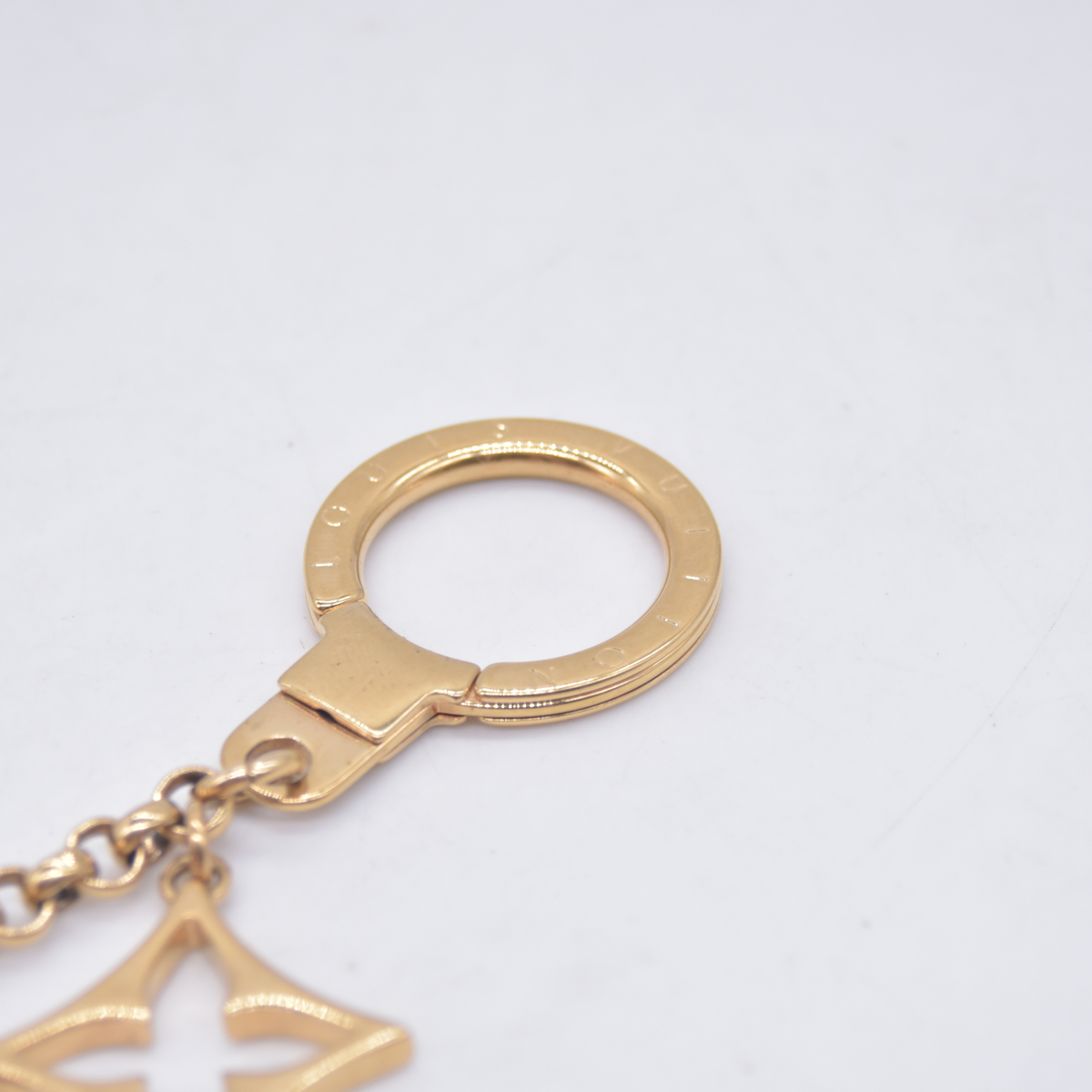 $675 2014 Louis Vuitton  Fleur De Monogram Bag Charm & Key Holder 10020843
