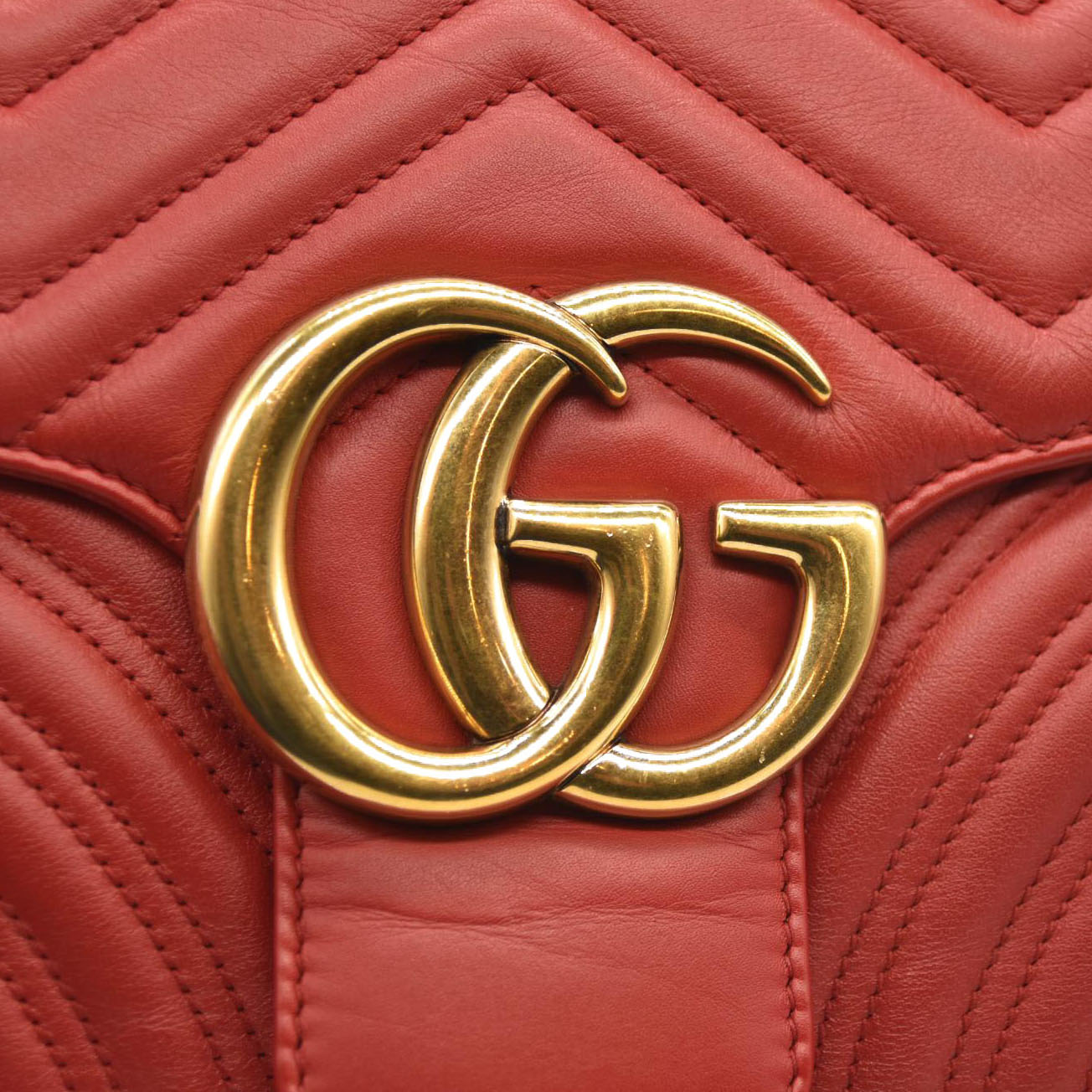 GUCCI Calfskin Matelasse Medium GG Marmont Shoulder Bag Hibiscus Red