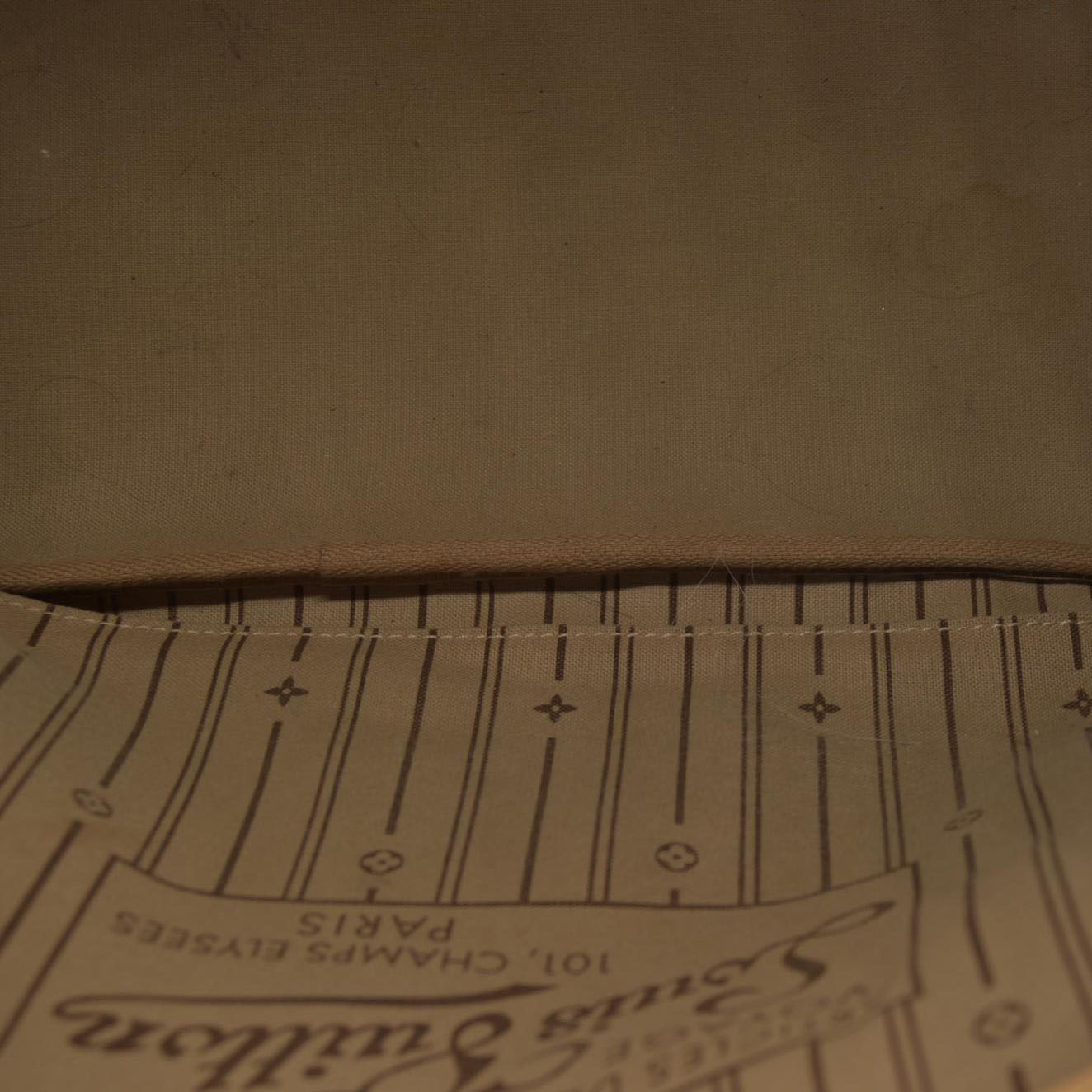 AUCTION $2420 Louis Vuitton  Monogram Neverfull GM