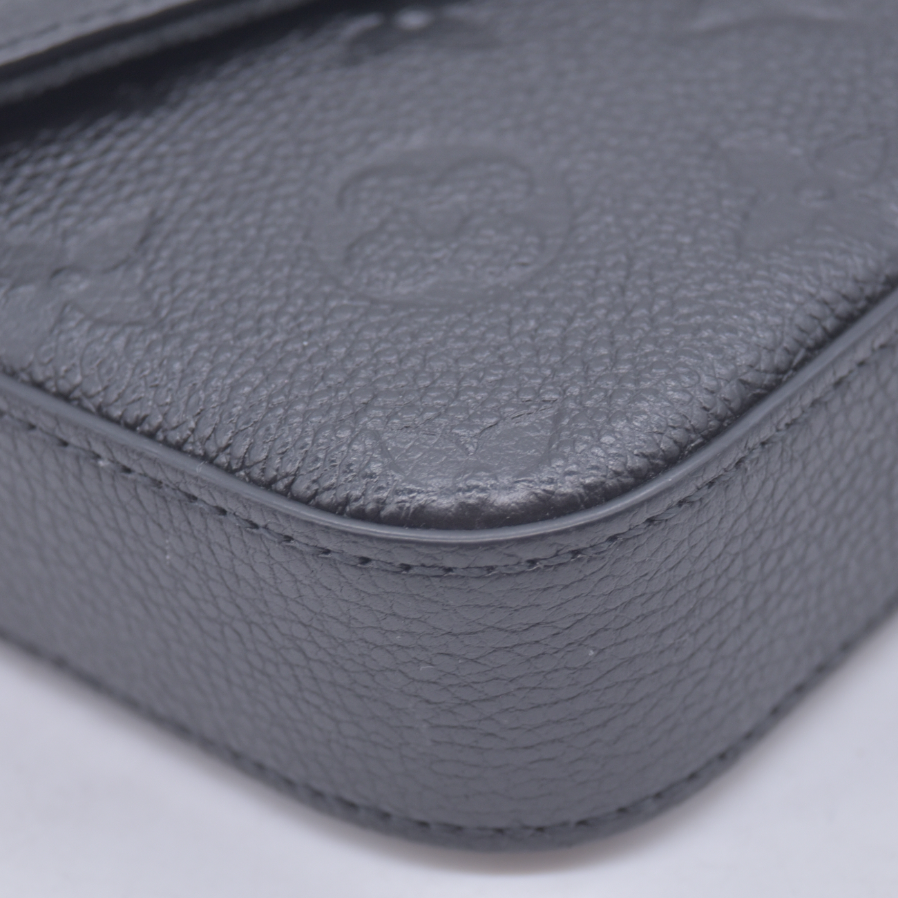 $1770 Louis Vuitton Felicie NM Black Empreinte RFID