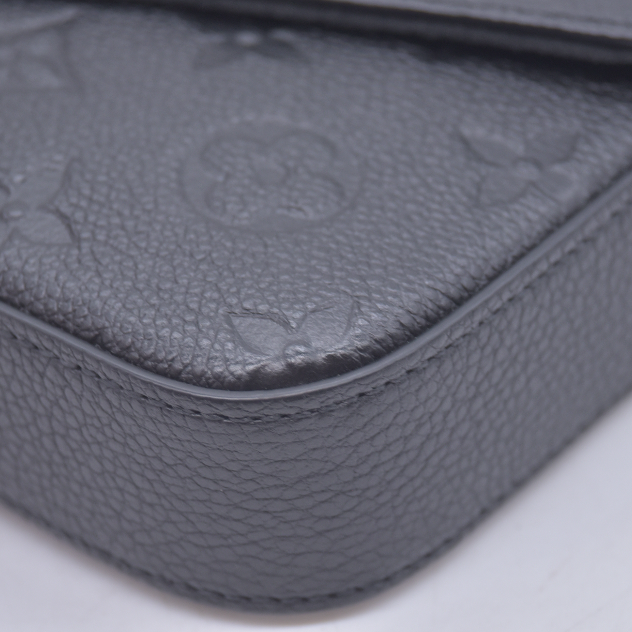 $1770 Louis Vuitton Felicie NM Black Empreinte RFID