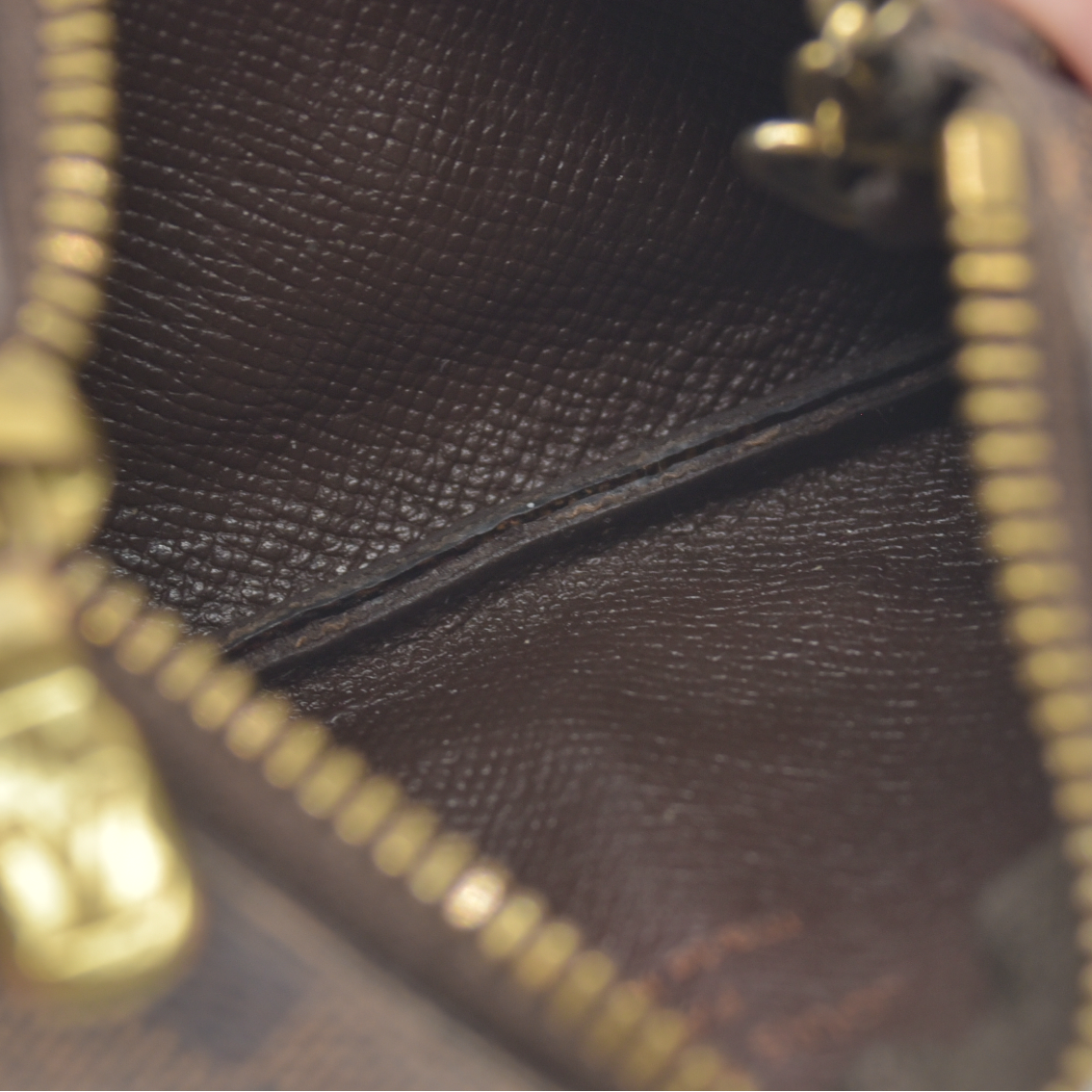 $345 2004 Louis Vuitton Damier Ebene Key Pouch CA0064