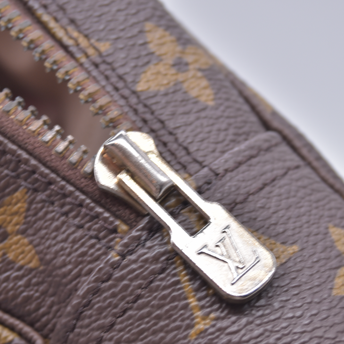 $600 Louis Vuitton Monogram Trousse Toilette 23 Cosmetics Pouch