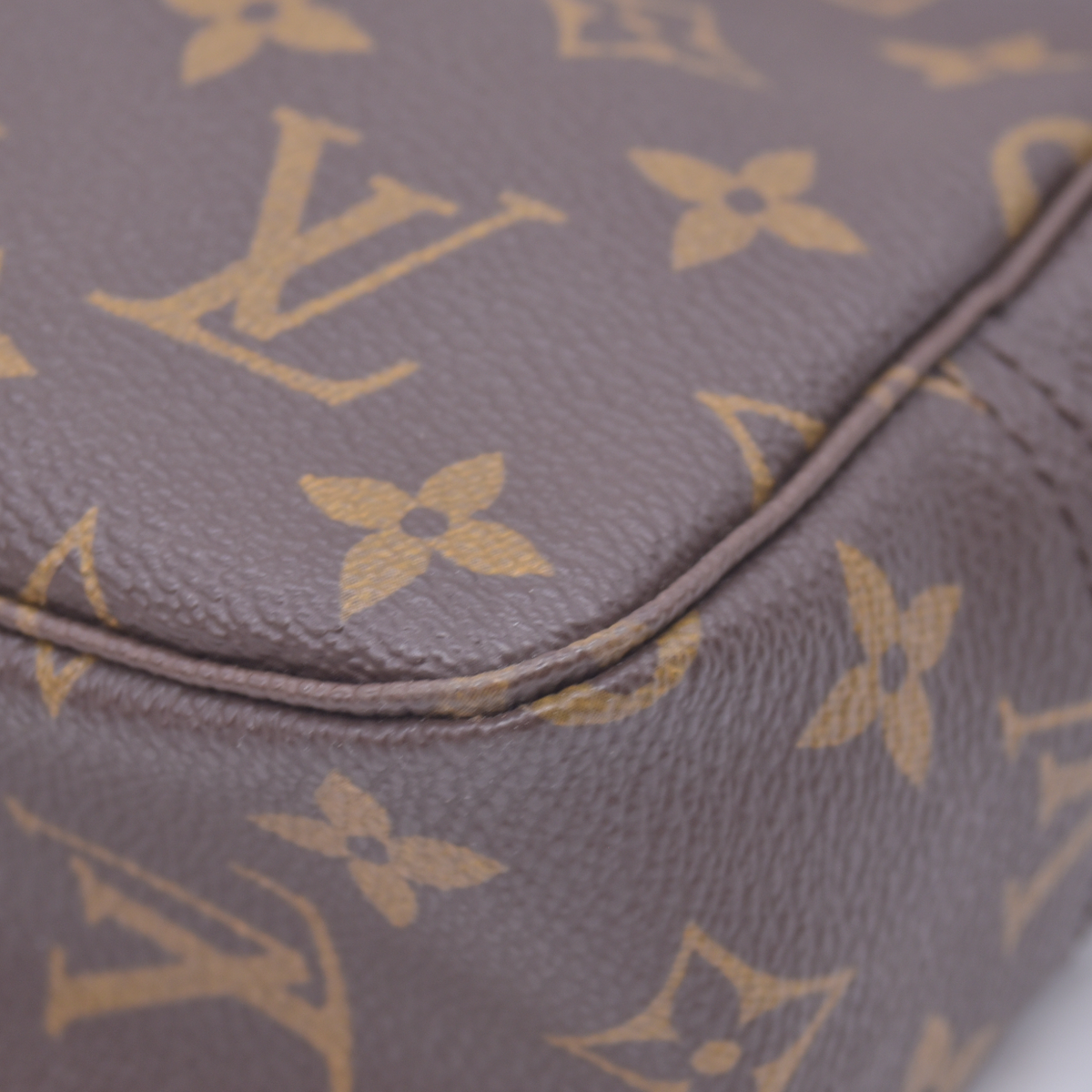 $600 Louis Vuitton Monogram Trousse Toilette 23 Cosmetics Pouch