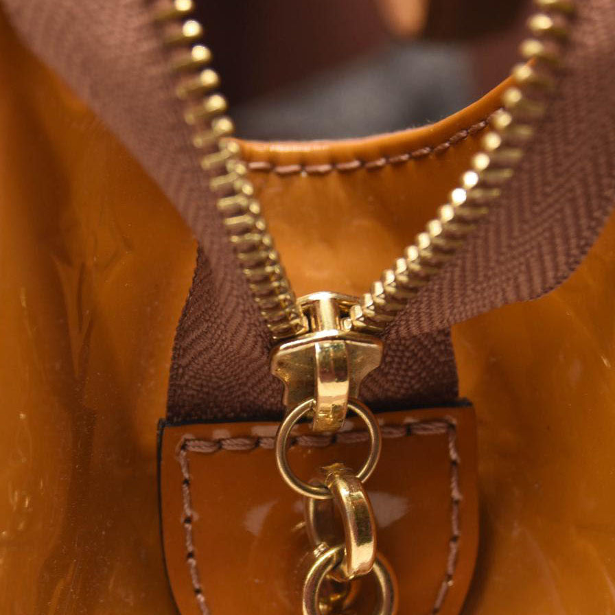 LOUIS VUITTON Vernis Brea MM Bronze