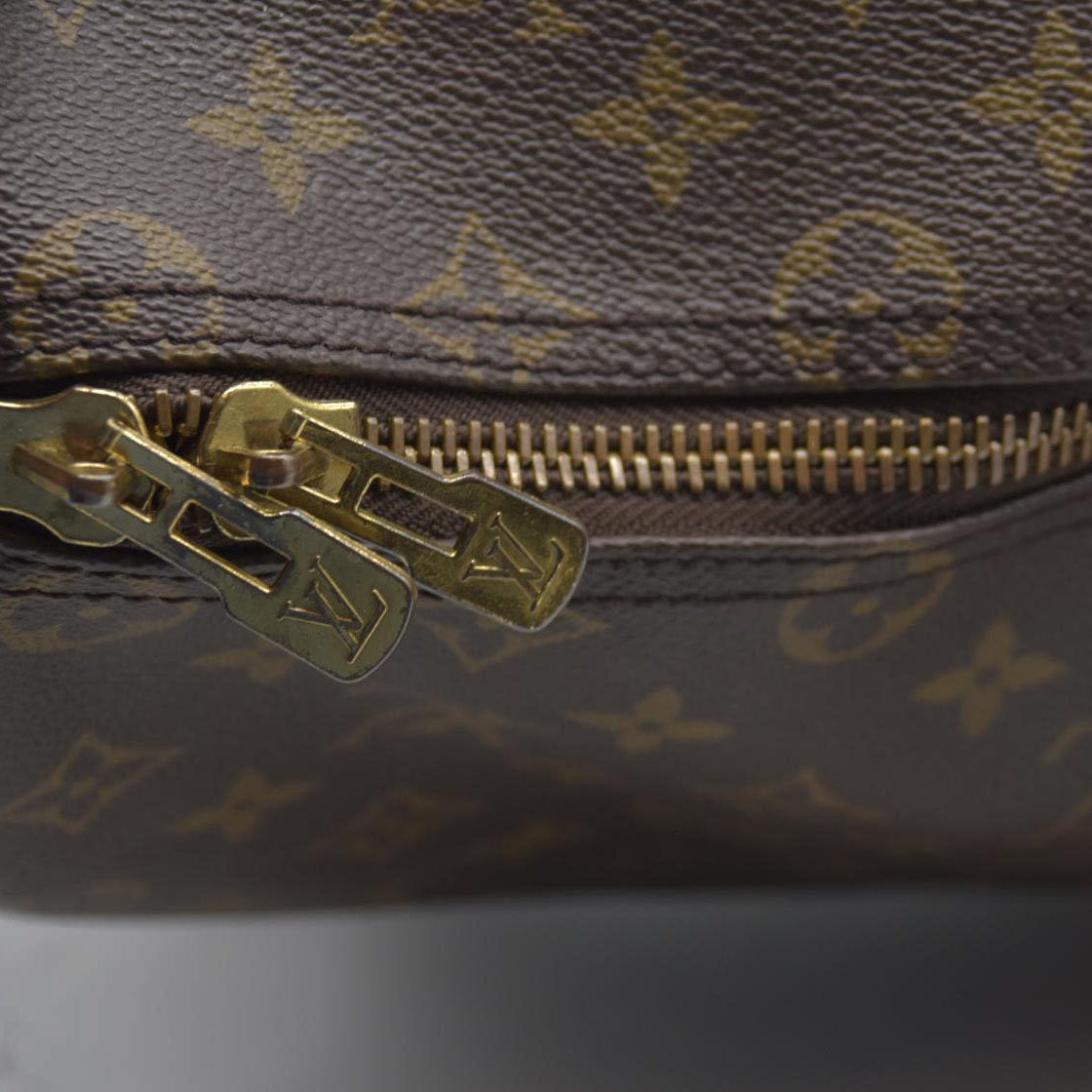 AUCTION $2630 Louis Vuitton  Monogram Keepall Bandouliere 50