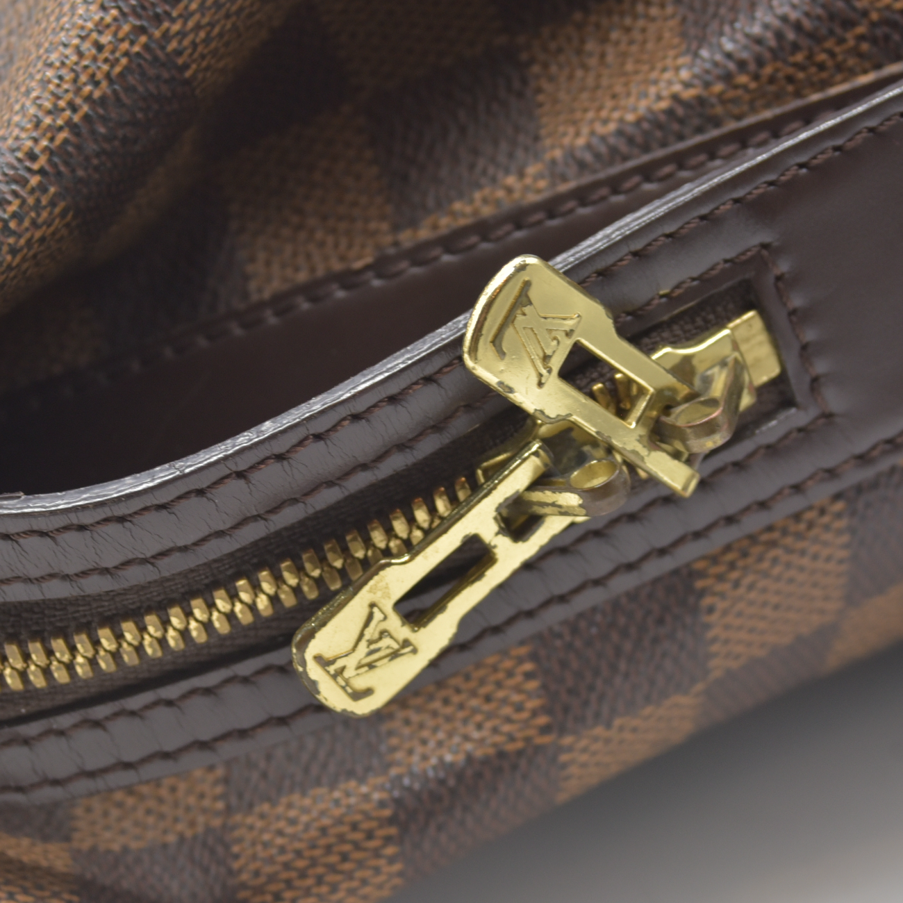 $1400 2003 Louis Vuitton Damier Ebene Chelsea Tote TH0023