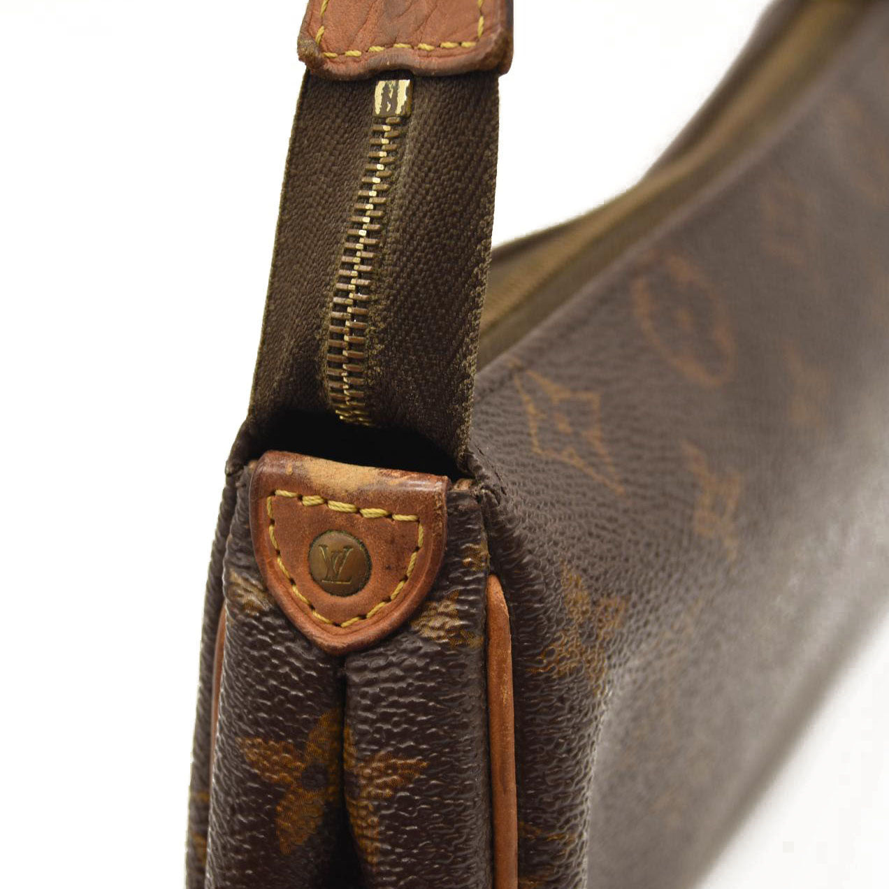 LOUIS VUITTON Monogram Eva Clutch