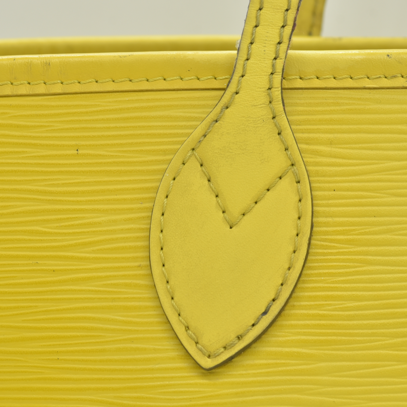 $2640 2014 Louis Vuitton Pistache Epi Leather Neverfull MM Bag CA2194 CONSIGNMENT