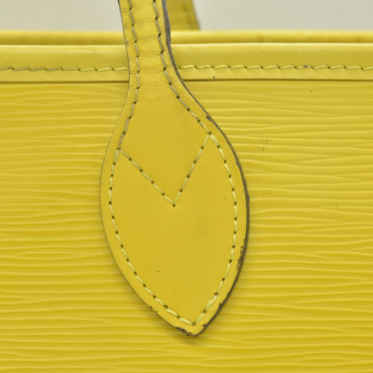 $2640 2014 Louis Vuitton Pistache Epi Leather Neverfull MM Bag CA2194 CONSIGNMENT