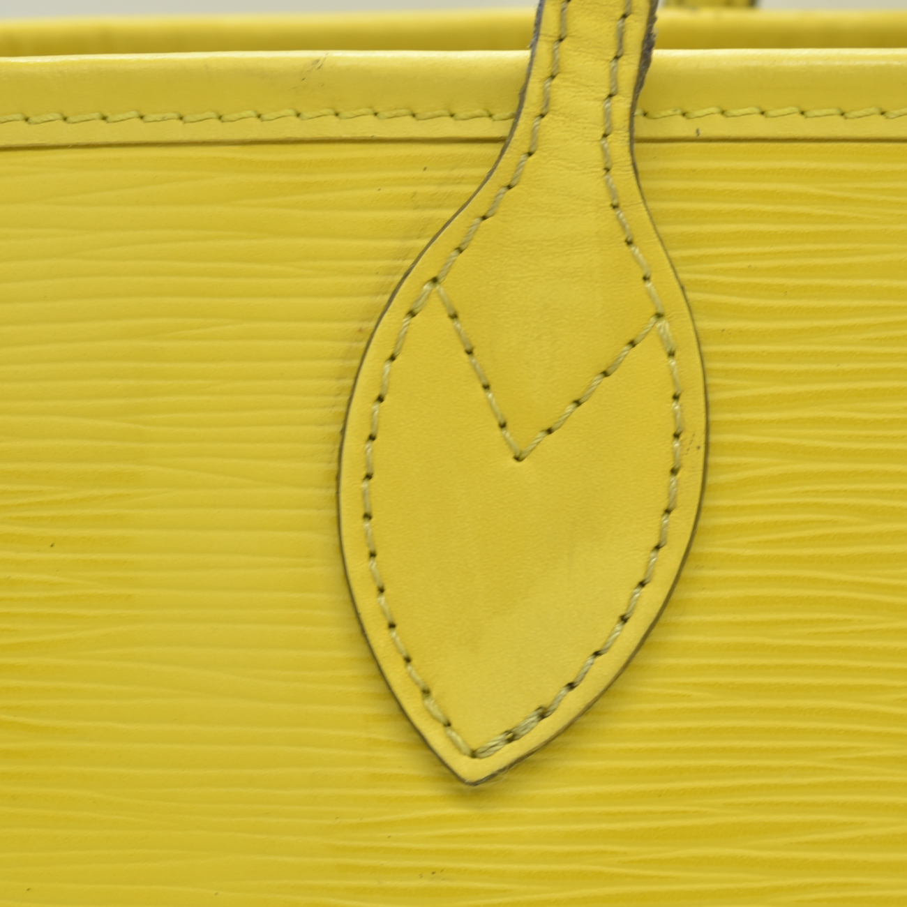 $2640 2014 Louis Vuitton Pistache Epi Leather Neverfull MM Bag CA2194 CONSIGNMENT