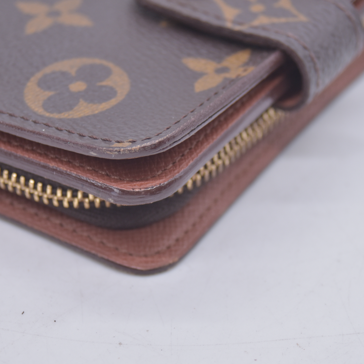 $590 1999 Louis Vuitton Monogram Compact Zippe Zipped Wallet MI0969