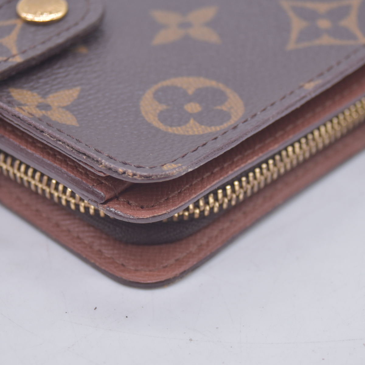 $590 1999 Louis Vuitton Monogram Compact Zippe Zipped Wallet MI0969