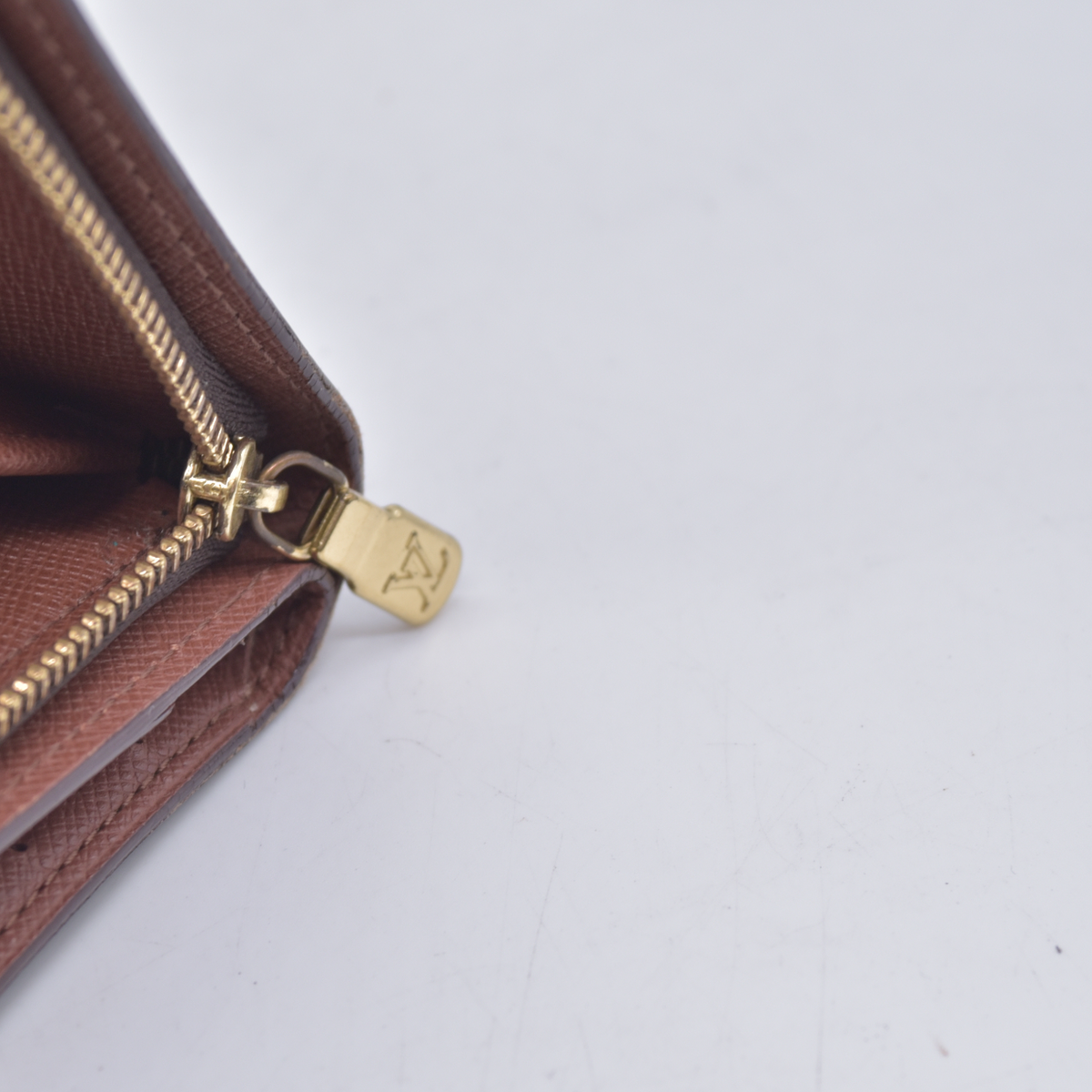 $590 1999 Louis Vuitton Monogram Compact Zippe Zipped Wallet MI0969