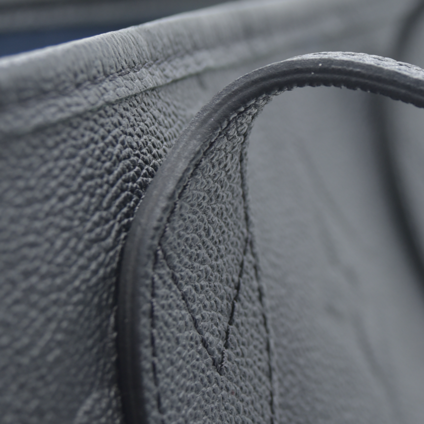 AUCTION $2800 Louis Vuitton  Empreinte Monogram Giant Neverfull MM Black RFID Tote