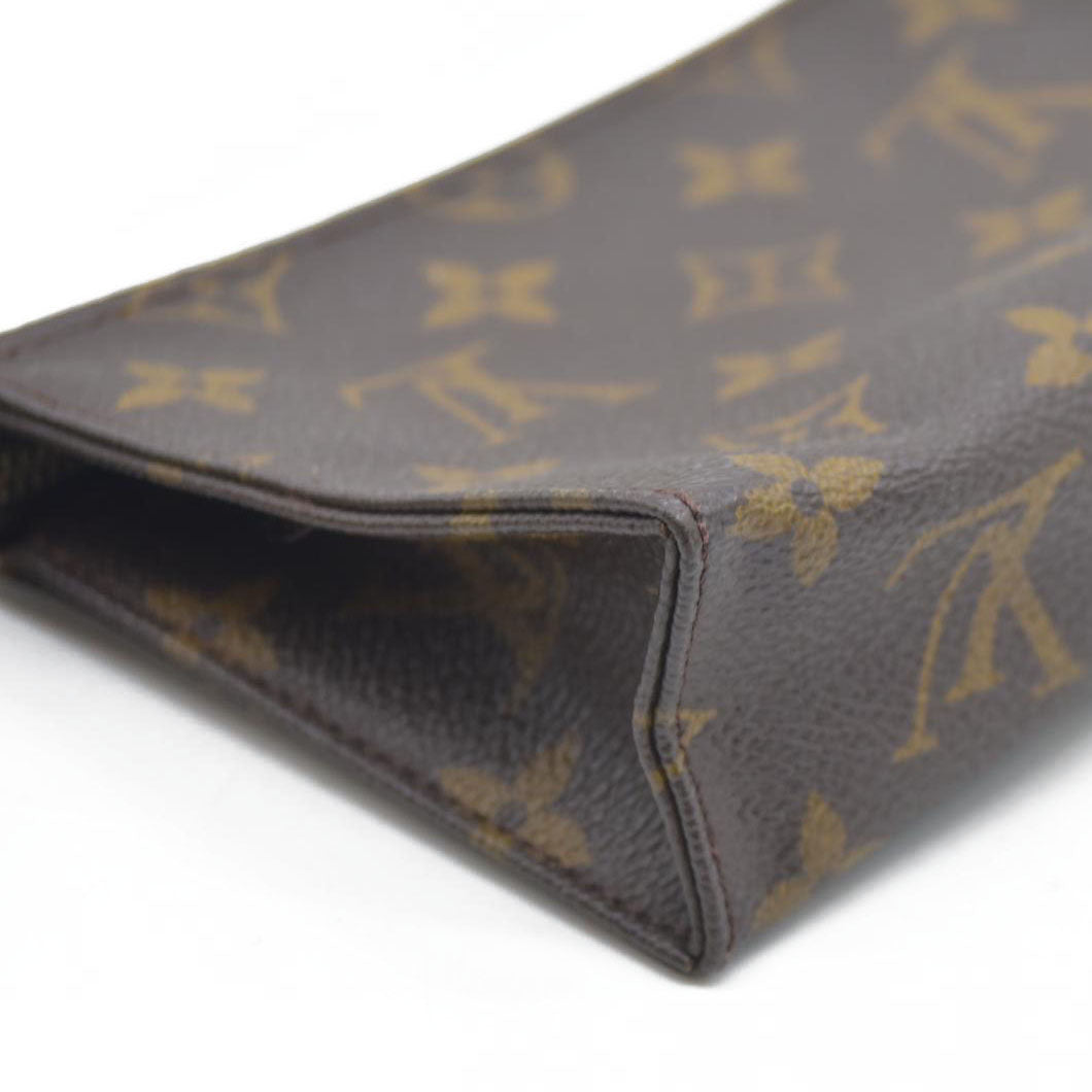 AUCTION $1620 Louis Vuitton Monogram Toiletry Pouch 15 MB0929