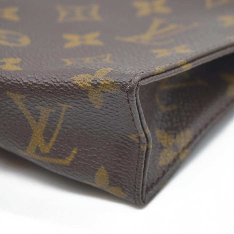 AUCTION $1620 Louis Vuitton Monogram Toiletry Pouch 15 MB0929