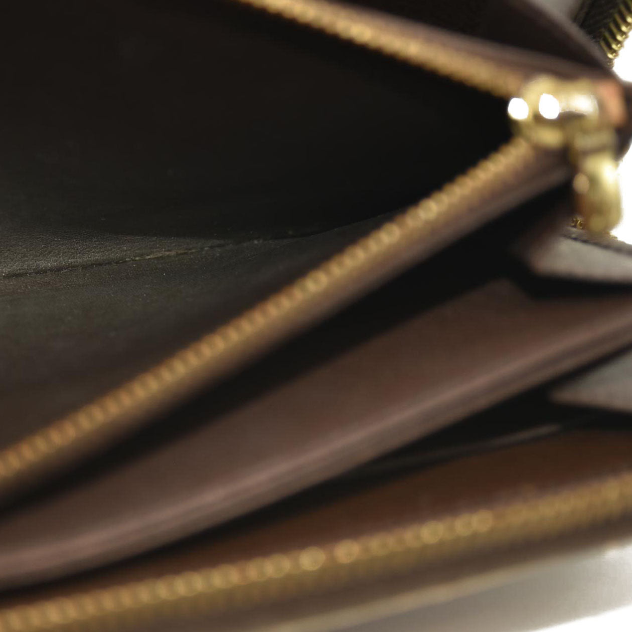 Louis Vuitton  Damier Ebene Zippy Wallet MI3143