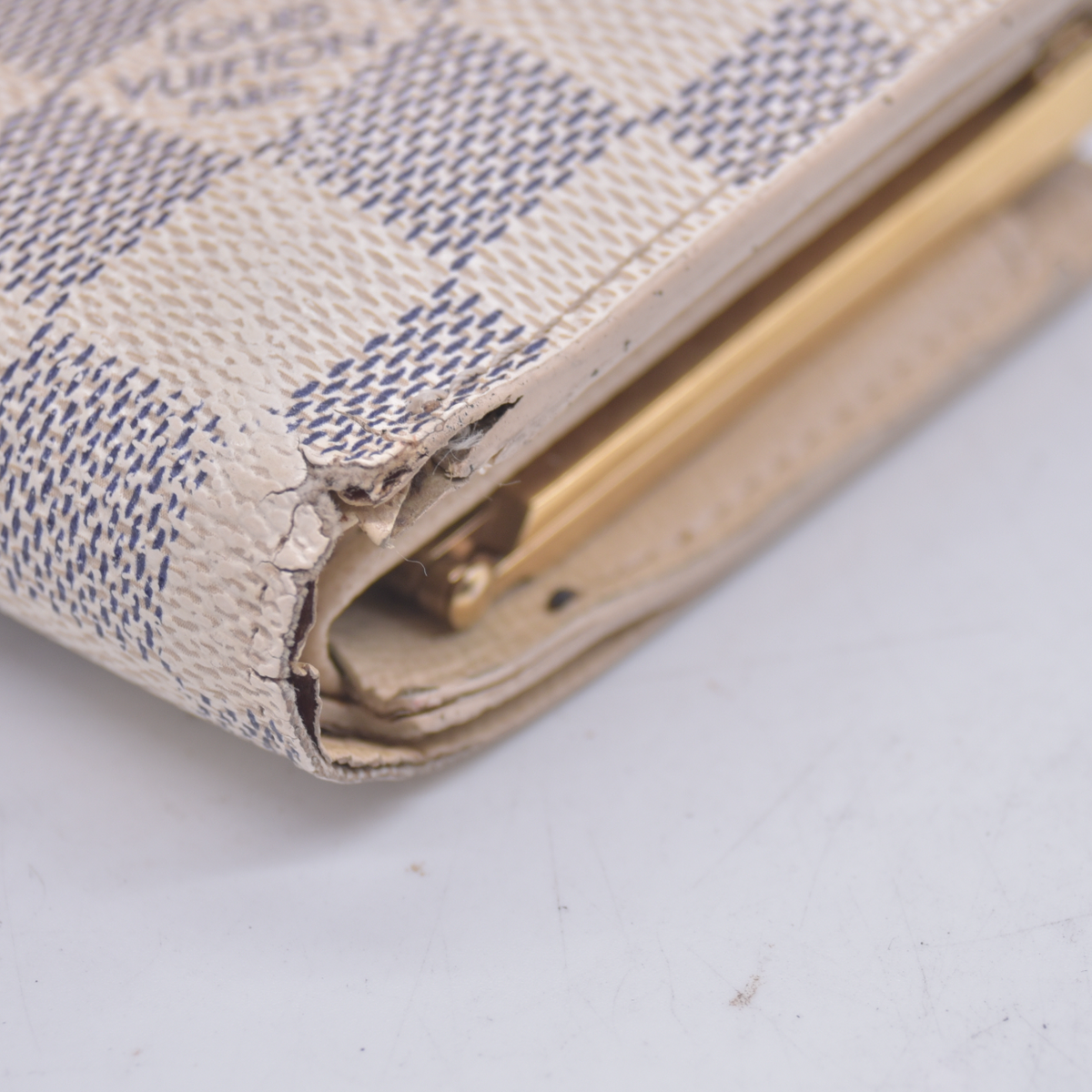 $735 2007 Louis Vuitton Damier Azur French Kisslock Wallet MI4027