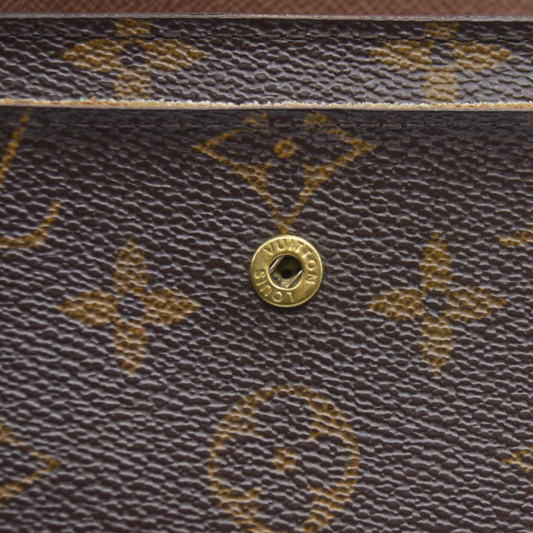 AUCTION $610 LOUIS VUITTON Monogram Alexandra Trifold Wallet CA4018