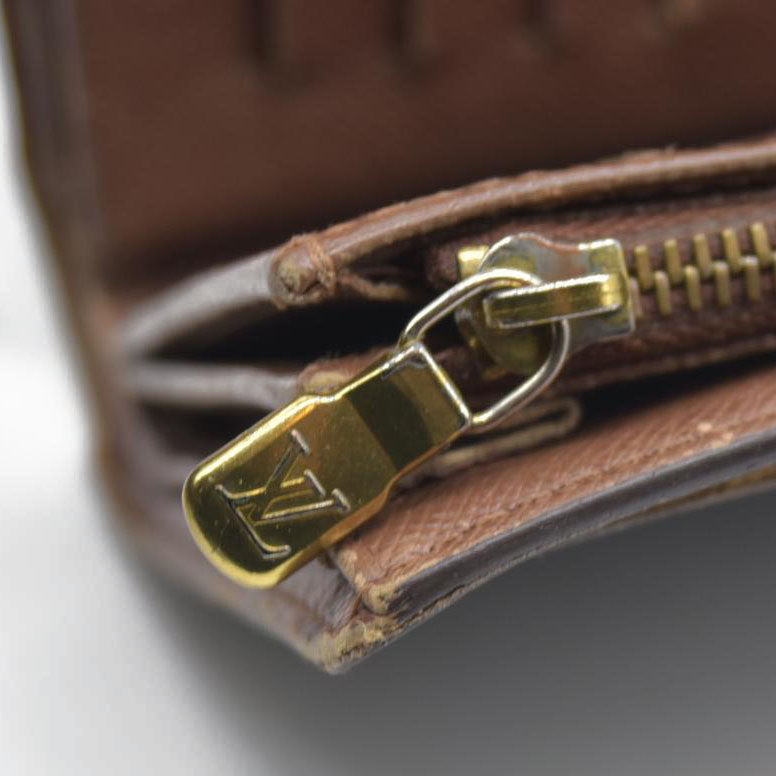 AUCTION $610 LOUIS VUITTON Monogram Alexandra Trifold Wallet CA4018