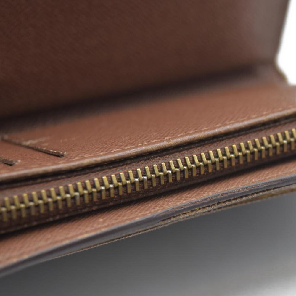 AUCTION $610 LOUIS VUITTON Monogram Alexandra Trifold Wallet CA4018