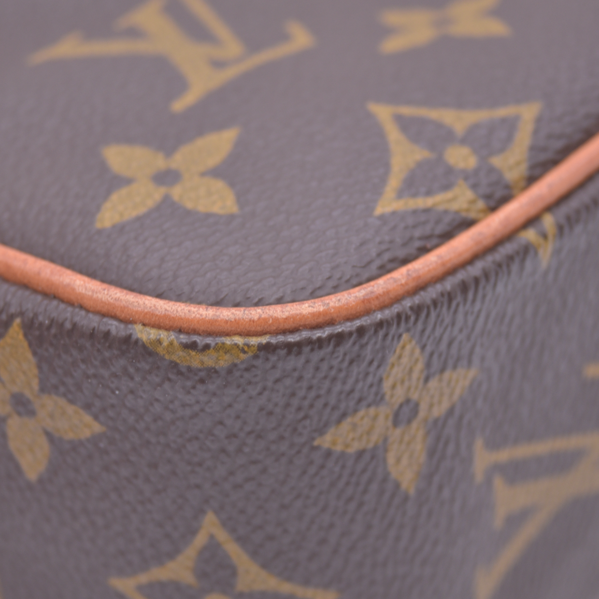 $600 1988 Louis Vuitton Monogram Compiegne 23 Toiletries 881TH