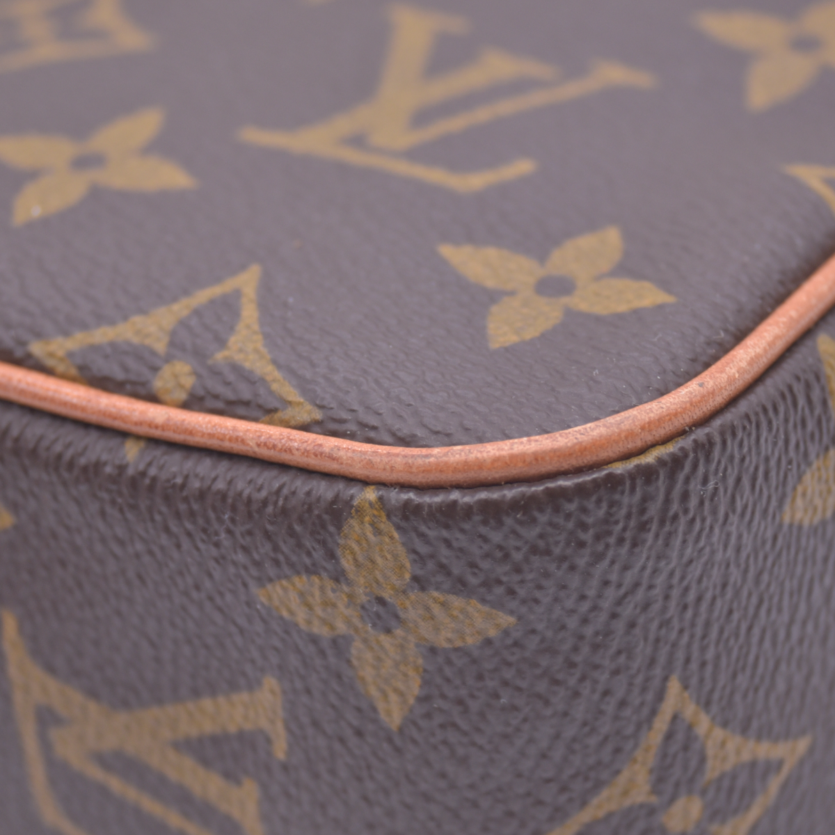 $600 1988 Louis Vuitton Monogram Compiegne 23 Toiletries 881TH