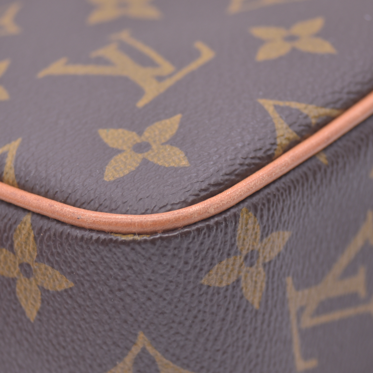 $600 1988 Louis Vuitton Monogram Compiegne 23 Toiletries 881TH