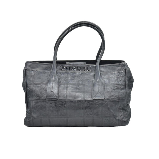 $2400 CONSIGNMENT CHANEL LAX Square Quilt Tote