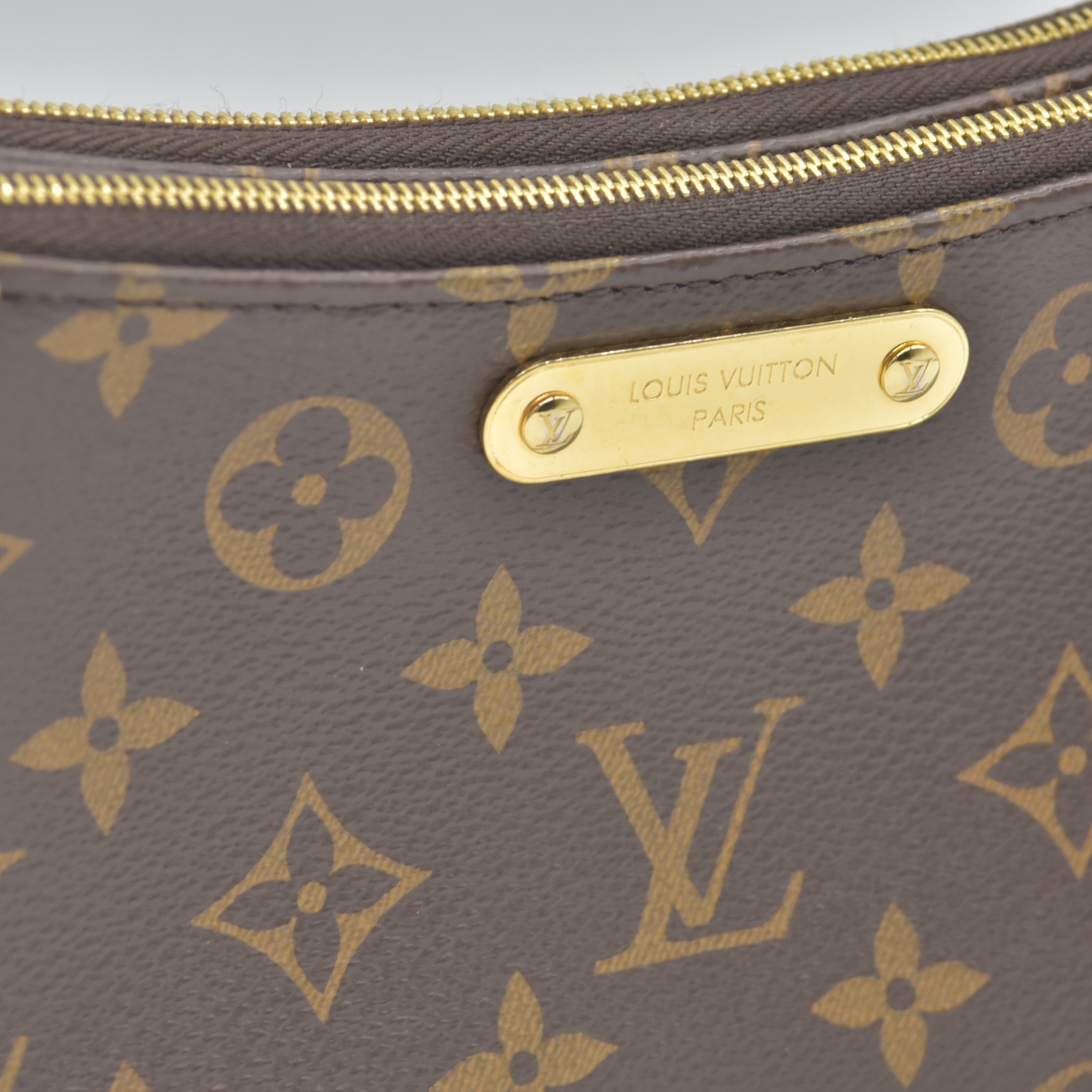 $1890 Louis Vuitton Monogram Liv Pochette RFID