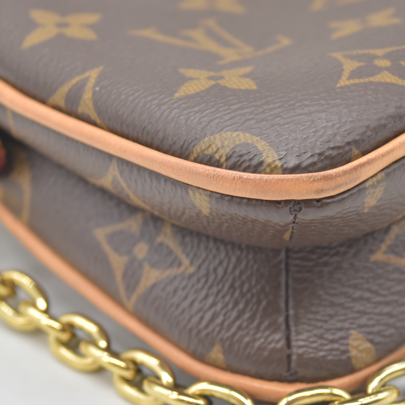 $1890 Louis Vuitton Monogram Liv Pochette RFID