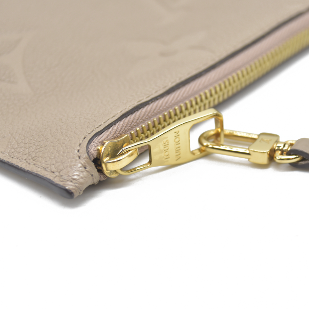 LOUIS VUITTON Empreinte Monogram Giant Neverfull MM Pochette Tourterelle