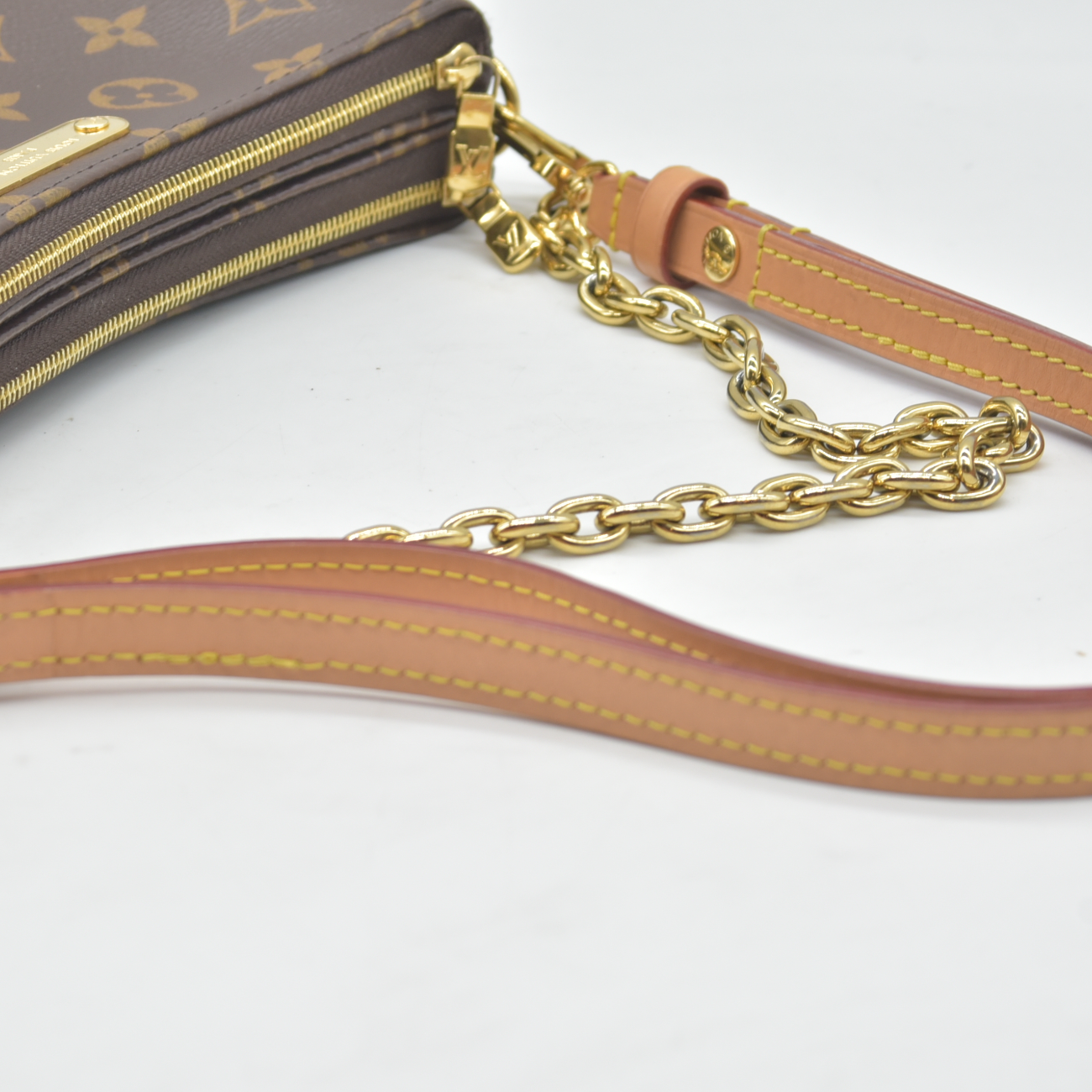 $1890 Louis Vuitton Monogram Liv Pochette RFID