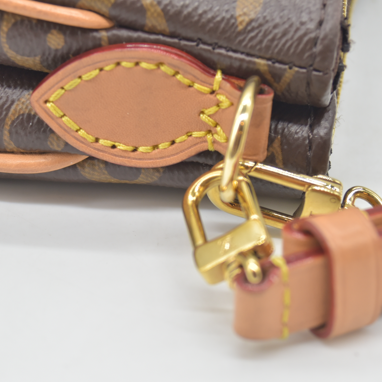 $1890 Louis Vuitton Monogram Liv Pochette RFID