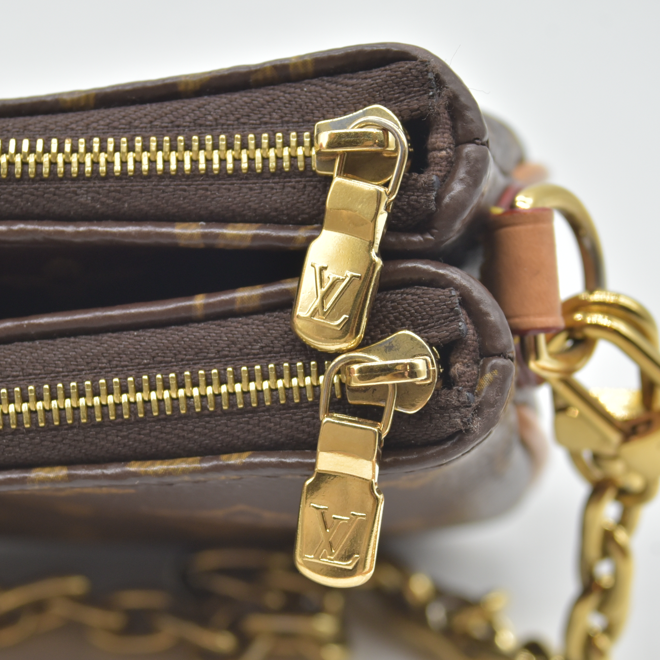 $1890 Louis Vuitton Monogram Liv Pochette RFID