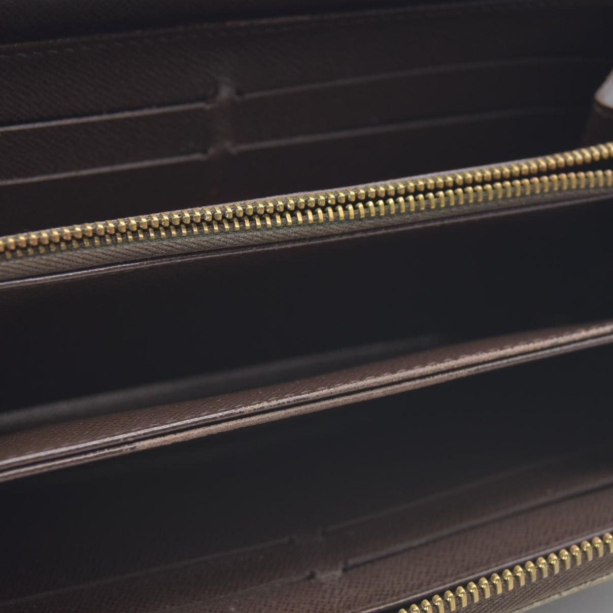 AUCTION $915 Louis Vuitton Damier Ebene Zippy Wallet VI0097