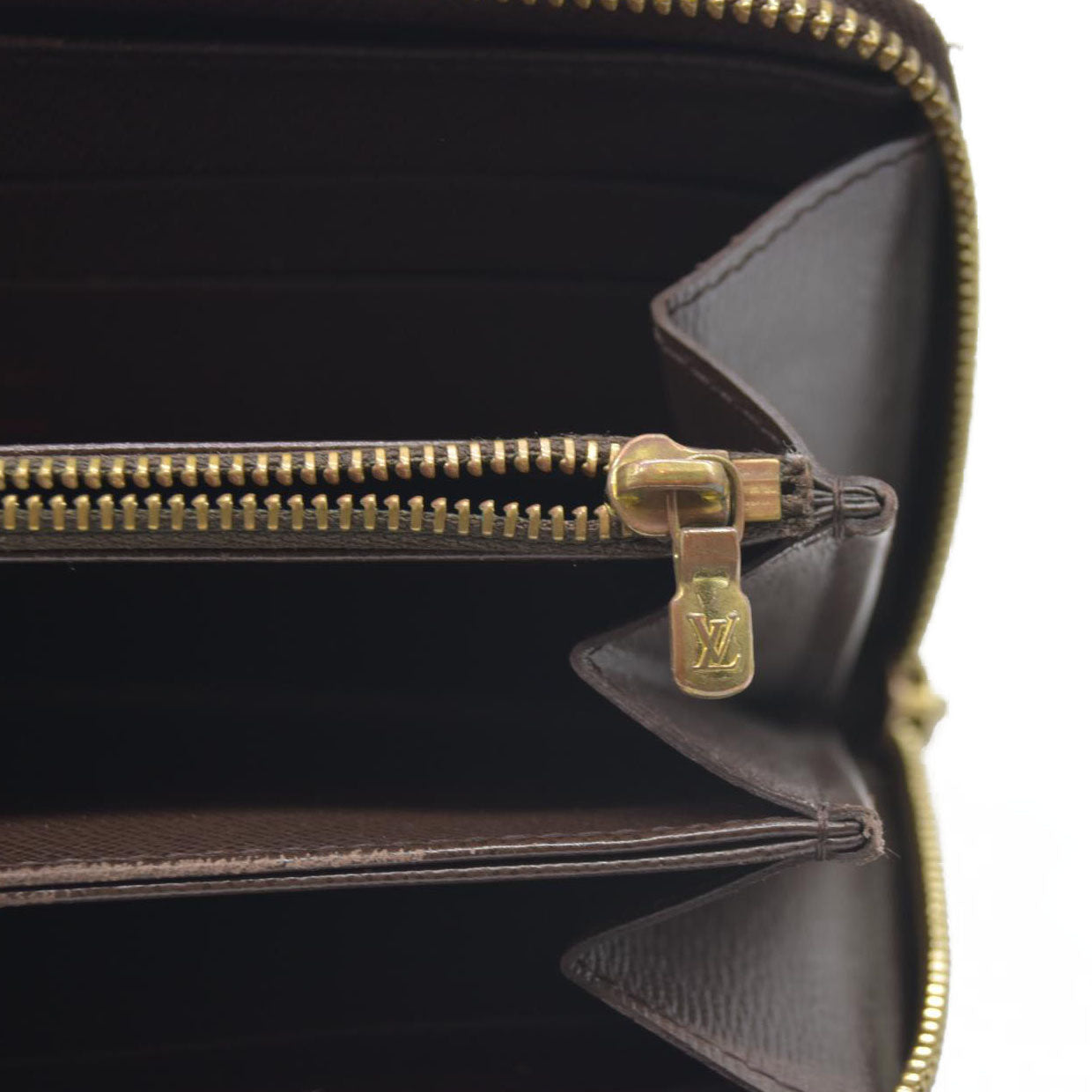 AUCTION $915 Louis Vuitton Damier Ebene Zippy Wallet VI0097