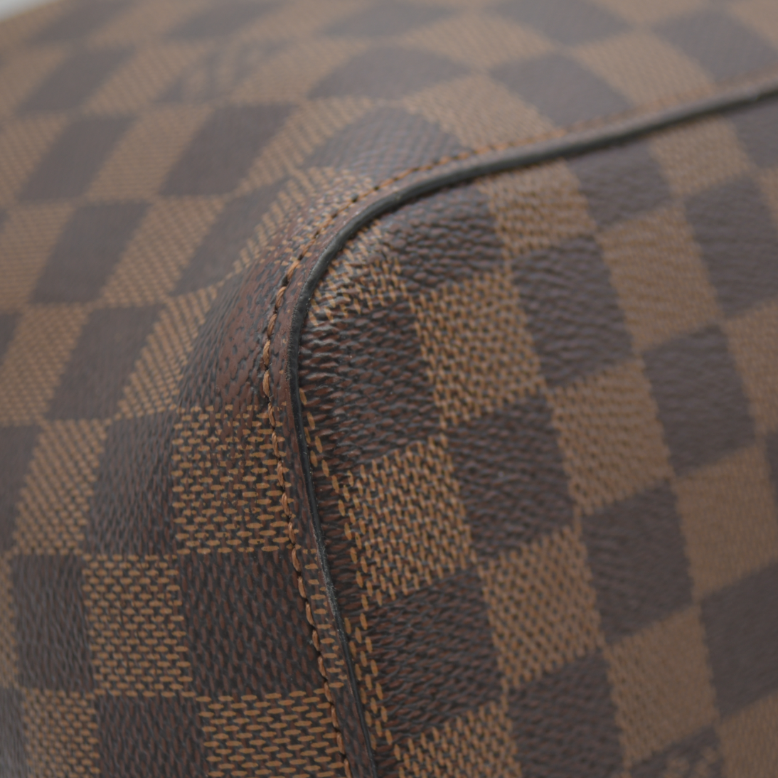 AUCTION $2300 Louis Vuitton  Damier Ebene Neonoe MM Venus Pink