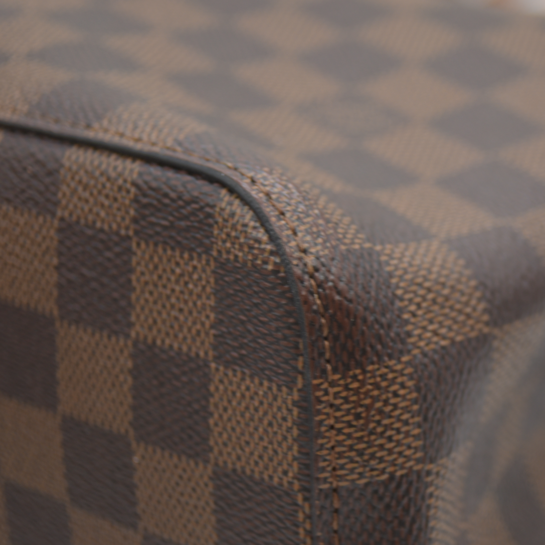 AUCTION $2300 Louis Vuitton  Damier Ebene Neonoe MM Venus Pink