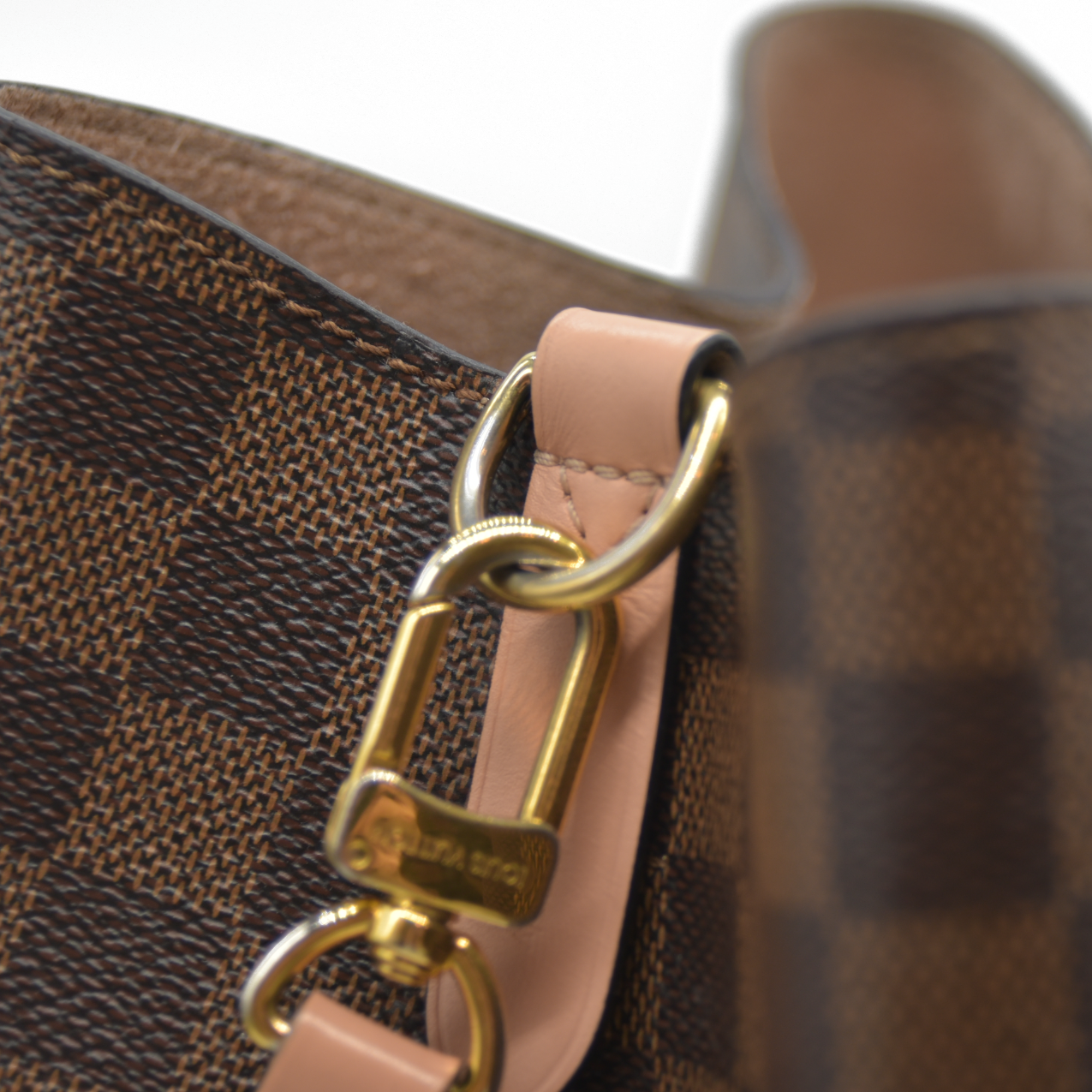 AUCTION $2300 Louis Vuitton  Damier Ebene Neonoe MM Venus Pink