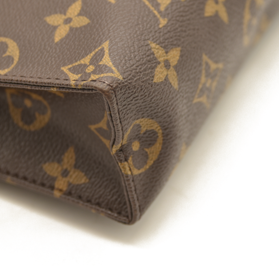 Louis Vuitton  Monogram World Tour Toiletry Pouch 26 SA4176